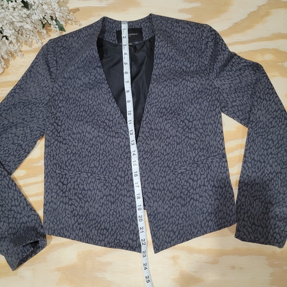 BR Banana Republic Cropped Blazer size 8 - Picture 2 of 5